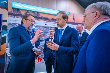 Денис Мантуров ознакомился с работой Центра политехнического обучения "Сургутнефтегаза"