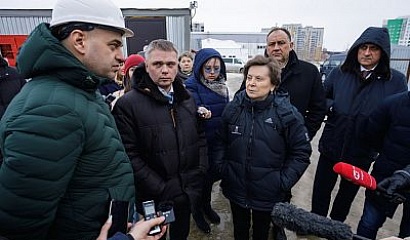 Губернатор Югры проинспектировала строительство универсальных спорткомплексов в Ханты-Мансийске