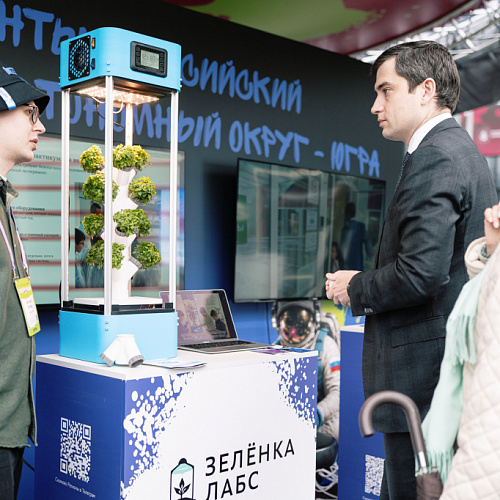 Куратор МТК Максим Колесников встретился с резидентами Технопарка Югры на Startup Village 2026