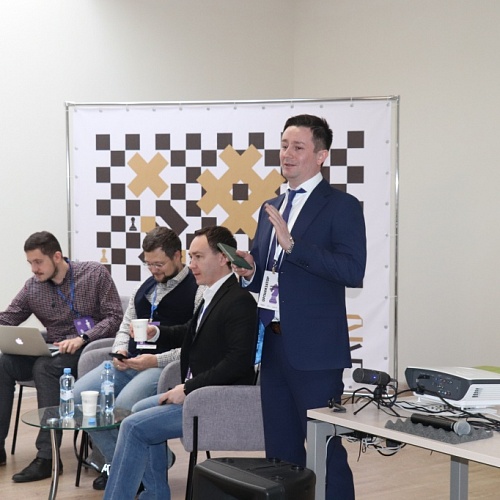 В Технопарке продолжил работу акселератор «e2-e4»: участники обсуждают привлечение инвестиций