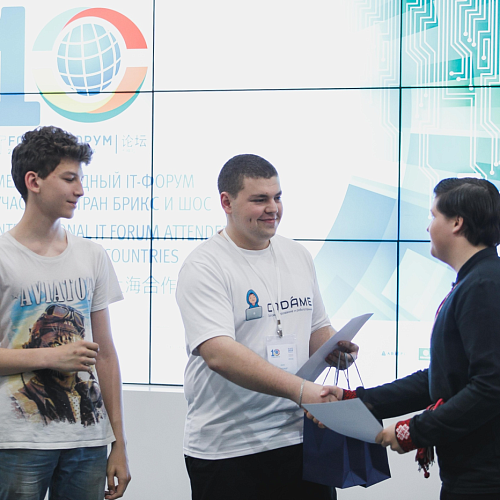 Как господдержка помогла студенту из Ханты-Мансийска превратить подработку в социальный бизнес