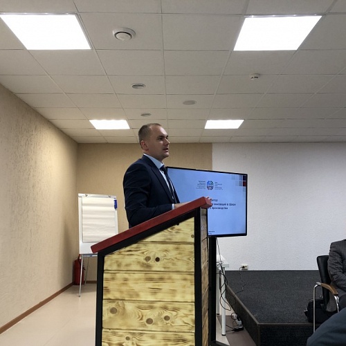 Директор Технопарка Югры Артём Столяров провел презентацию акселератора «e2-e4» для предпринимателей Нягани
