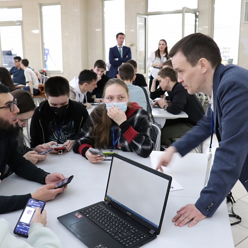 Дмитрий Чернышенко: В этом году 1 млн рублей на реализацию своих разработок получат 1,5 тысячи студентов, что на 500 больше, чем в 2022 году